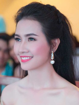 Phan Thị Mơ rũ bỏ nét ngây thơ với váy hở bạo