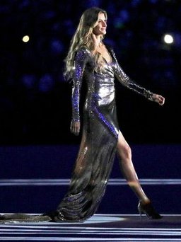 Gisele Bundchen đẹp mê mẩn trong lễ khai mạc Olympic Rio 2016