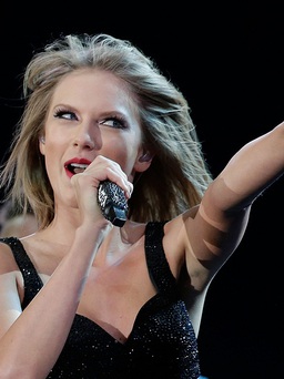 Taylor Swift hát hit của Calvin Harris trong đêm diễn duy nhất năm 2016