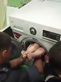 Chơi trò trốn tìm, bé trai 7 tuổi bị mắc kẹt trong lồng máy giặt