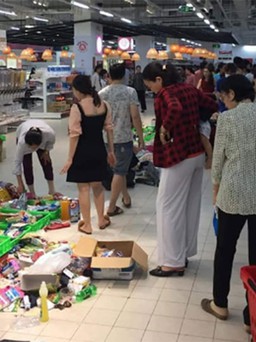 Nóng trên mạng xã hội: Xấu hổ chuyện khách hàng 'càn quét' siêu thị Auchan