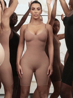 Kim Kardashian đổi tên mẫu nội y 'Kimono' sau khi bị tố xúc phạm văn hóa Nhật