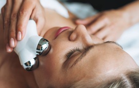 Da mịn màng, trẻ trung với 8 thiết bị chăm sóc da tại nhà