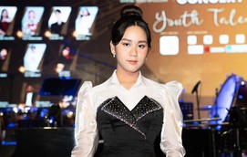 Bella Vũ mặc chiếc đầm lấy cảm hứng từ đàn piano trình diễn nhạc cổ điển