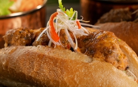Bánh mì cá trích, bánh cua, bò tơ Củ Chi..., món ngon nhìn muốn ăn ngay