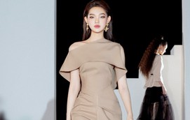 Đầm đuôi cá: Bí quyết tôn đường cong quyến rũ trong từng bước chân