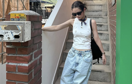 Quần jeans ống rộng trở thành lựa chọn quen thuộc trong tủ đồ của phái đẹp