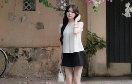 Chân váy đen đơn giản nhưng tạo nét phá cách