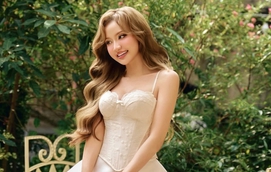 Muôn kiểu biến tấu với áo corset đa sắc