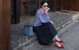 Thoải mái nhưng vẫn thanh lịch cùng bản phối giày và váy dài