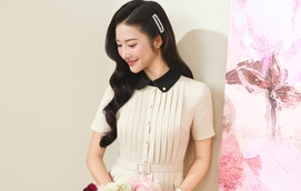 Váy xếp ly, điểm nhấn cho phong cách công sở hiện đại