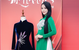 Khi tà áo dài kể câu chuyện của những 'bông hồng thép'