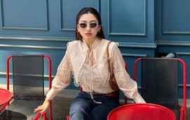 Áo blouse cách điệu mang chút điệu đà cho ngày hè