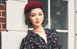 Váy hoa nhí tay phồng, kiểu váy họa tiết đẹp nhất mùa