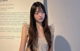 Tôn dáng cùng áo bèo nhún cho vẻ ngoài đáng yêu