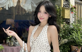 Áo chấm bi phối chân váy mang nét ngọt ngào xuống phố