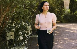 Cảm hứng vintage từ chân váy lụa, áo cardigan len