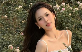 Bông tai vàng tăng thêm nét điệu đà cho nàng