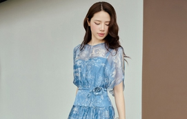 Áo dệt kim, váy dài tối giản... làm mới tủ đồ công sở hiện đại