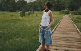 Đa dạng phong cách với áo khoác và quần shorts denim