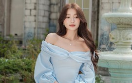 Đầm trễ vai dáng xòe khuấy động đường phố ngày hè
