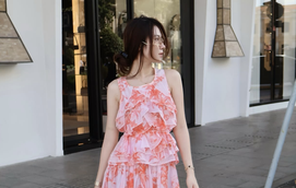 Xu hướng họa tiết hoa lá bản lớn nâng tầm rực rỡ cho tủ đồ mùa hè