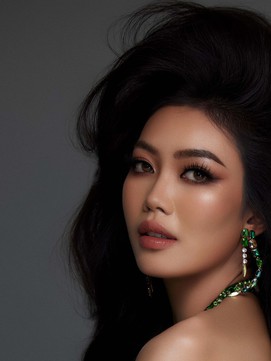 Hoa khôi sông Vàm rực rỡ trong mẫu đầm dạ hội và áo choàng lông vũ