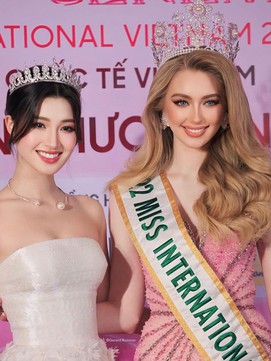 Phương Nhi 'đọ sắc' cùng Miss International 2022