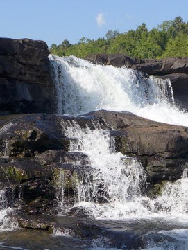 Ngoài các ngôi đền cổ kính nổi tiếng, Campuchia còn có nhiều thác nước đẹp hùng vĩ