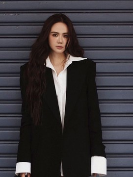 Phong cách gợi cảm của ‘nữ tổng tài’ màn ảnh nhỏ