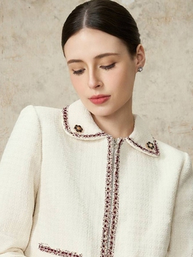 Váy dài và áo khoác tweed dáng ngắn, cặp đôi hoàn hảo cho những ngày cuối năm