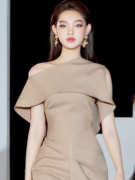 Đầm đuôi cá: Bí quyết tôn đường cong quyến rũ trong từng bước chân