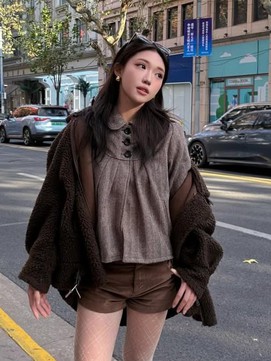 Dạo phố đầy phá cách với quần shorts cùng áo khoác