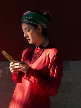 Bộ ảnh khiến ai cũng muốn mặc áo dài, khăn lụa đi du xuân