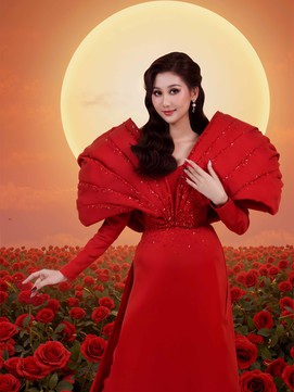 Áo dài cách điệu lạ mắt lấy cảm hứng từ bảng màu ngũ hành