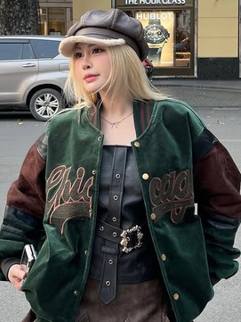 Điểm chạm trẻ trung cùng với áo bomber cá tính