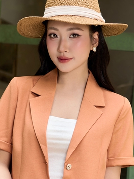 Áo blazer tôn lên nét kiêu kỳ ngày thu