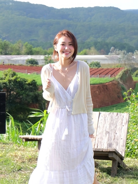 Ngắm thời trang đường phố qua những sắc trắng nổi bật