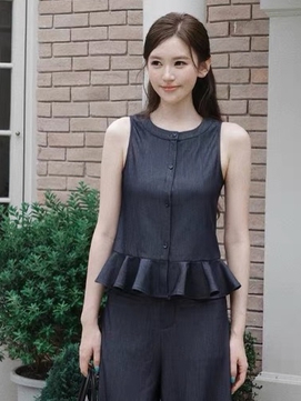 Từ món đồ tối giản đến biểu tượng sang chảnh với áo sát nách