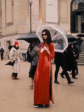 Áo dài Việt 'du xuân' quốc tế