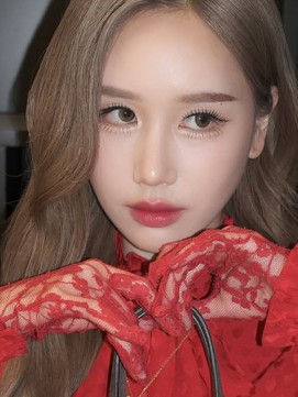 Chiếm mọi ánh nhìn trong mọi bữa tiệc đầu năm với găng tay ren mỏng