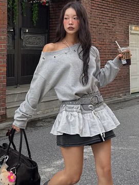 Cá nhân hóa phong cách thời trang với túi đính charm