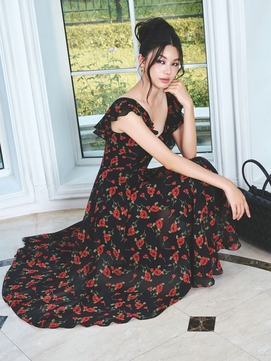 Mùa xuân, mùa diện váy họa tiết lãng mạn