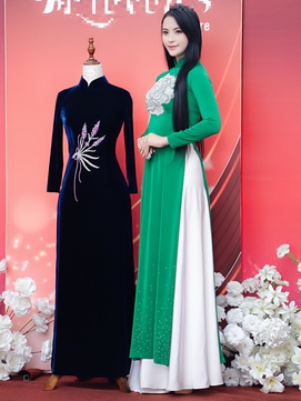 Khi tà áo dài kể câu chuyện của những 'bông hồng thép'