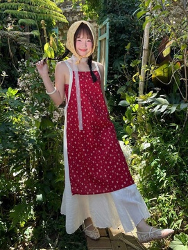 Vẻ đẹp quý phái khi phối trang phục cùng vòng tay đá