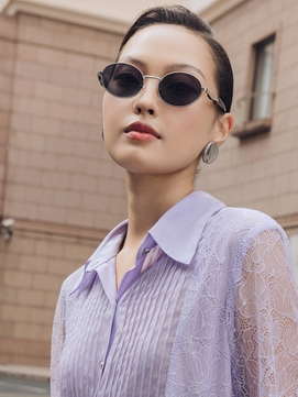 Vẻ đẹp kiêu kỳ từ áo ren, điểm nhấn cho phong cách hiện đại