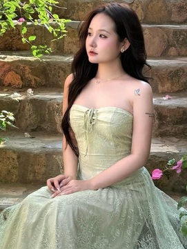 Nghỉ dưỡng mùa hè mặc gì để vừa mát vừa sang?