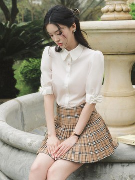 Nhẹ nhàng nhưng vẫn đủ nổi bật cùng áo blouse ngọt ngào