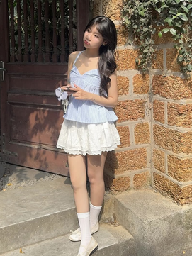 Nhẹ nhàng và bay bổng cùng chân váy xòe ngắn