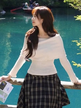 Phá vỡ mọi giới hạn cùng chân váy bất đối xứng thời thượng